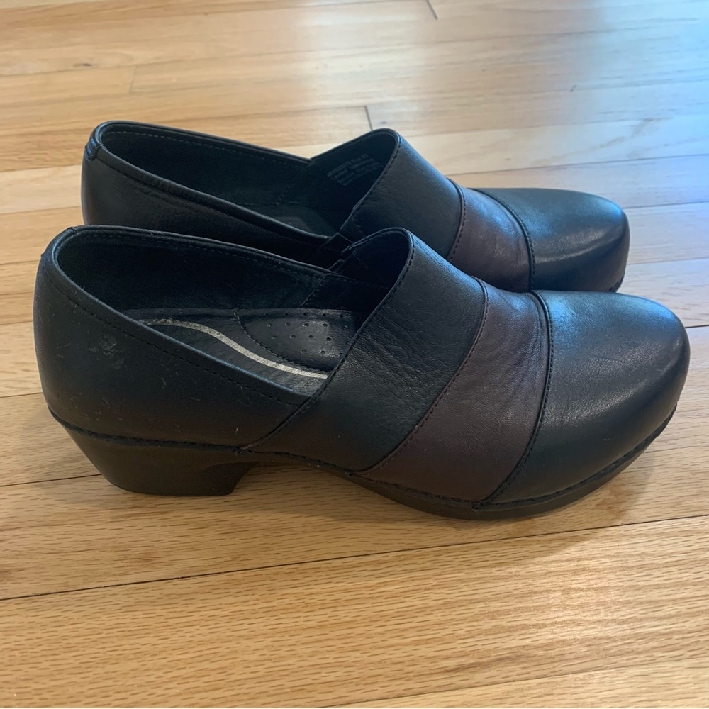 Dansko Black Leather Clog Mules with Brown Center Panel - Picture 3 of 9